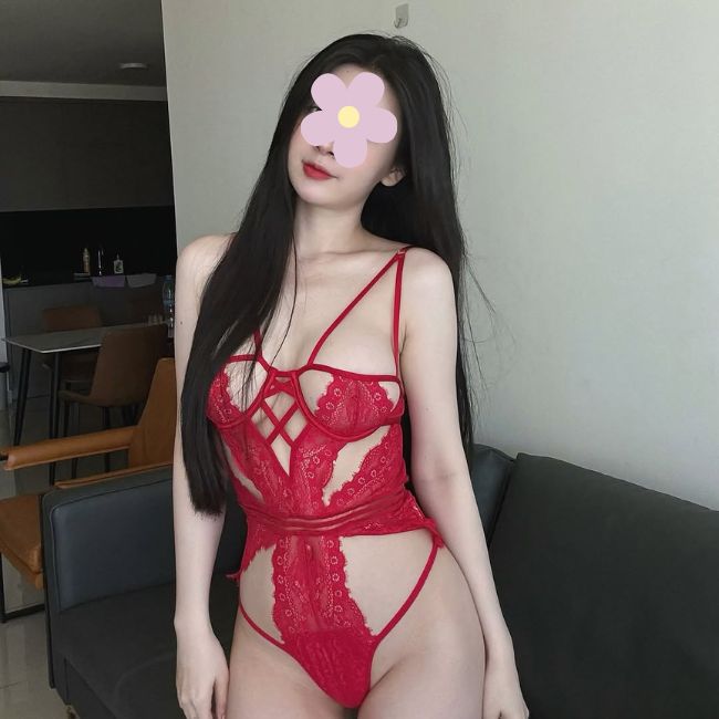 Thanh Nhàn - Gái xinh Nùng Trí Cao gợi cảm chiều khách